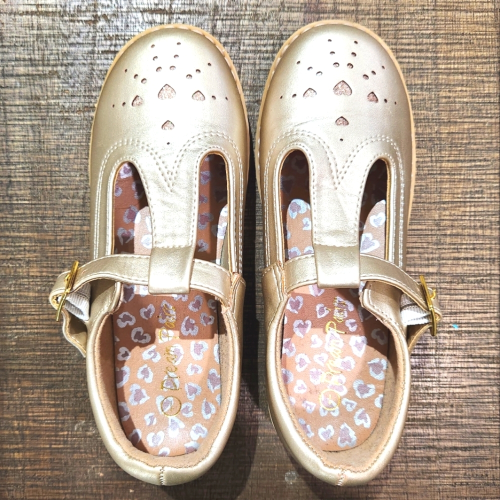 Dream Pairs size 1 gold Mary Janes with rubber sole never worn